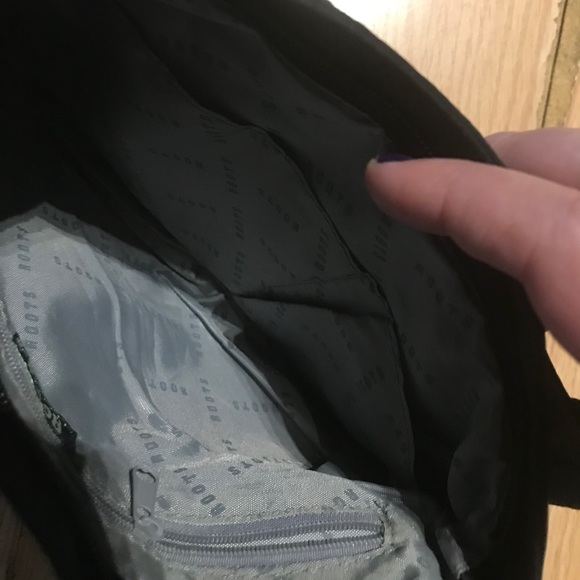 Small crossbody/shoulder ROOTS bag - Picture 4 of 5
